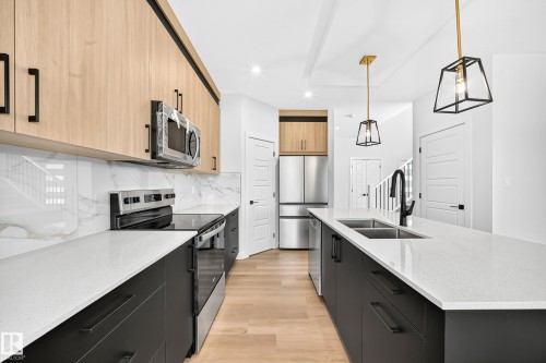 102 Waverly Way, Fort Saskatchewan, AB - Indoor Photo Showing Kitchen With Double Sink With Upgraded Kitchen