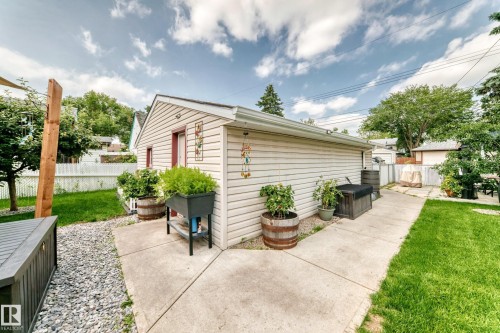 Detached garage with siding exterior - 10524 128 Avenue Nw, Edmonton, AB - Outdoor