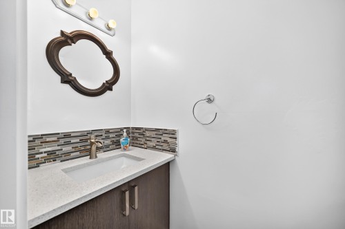 2112 36 Street Nw, Edmonton, AB - Indoor Photo Showing Bathroom