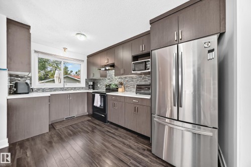 2112 36 Street Nw, Edmonton, AB - Indoor Photo Showing Kitchen With Upgraded Kitchen