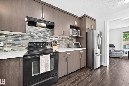 2112 36 Street Nw, Edmonton, AB - Indoor Photo Showing Kitchen