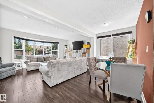 2112 36 Street Nw, Edmonton, AB - Indoor Photo Showing Living Room