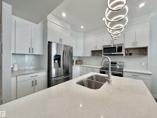 127 Richmond Link, Fort Saskatchewan, AB - Indoor Photo Showing Kitchen With Double Sink With Upgraded Kitchen