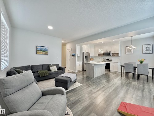 127 Richmond Link, Fort Saskatchewan, AB - Indoor Photo Showing Living Room