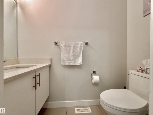 Main Floor-2pce - 127 Richmond Link, Fort Saskatchewan, AB - Indoor Photo Showing Bathroom