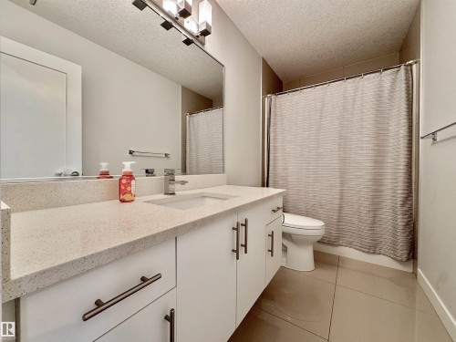 Upper Level- 4pce - 127 Richmond Link, Fort Saskatchewan, AB - Indoor Photo Showing Bathroom