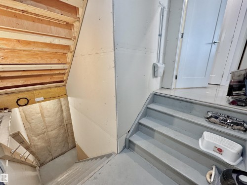 Landing to SIDE ENTRANCE - 127 Richmond Link, Fort Saskatchewan, AB - Indoor Photo Showing Other Room