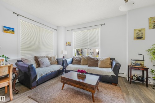 #2-208 4245 139 Av Nw, Edmonton, AB - Indoor Photo Showing Living Room