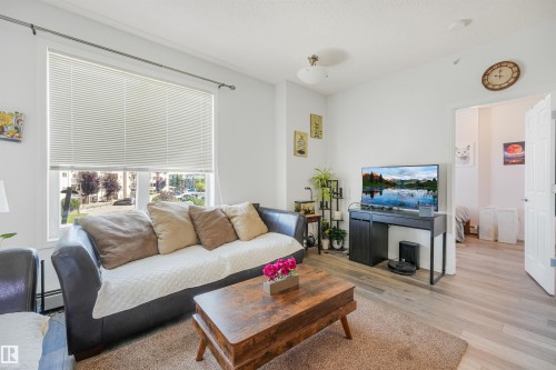 #2-208 4245 139 Av Nw, Edmonton, AB - Indoor Photo Showing Living Room