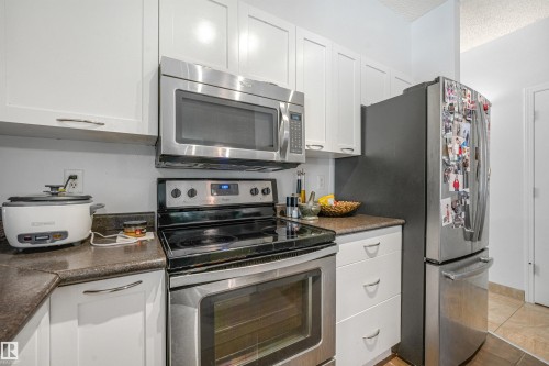 #2-208 4245 139 Av Nw, Edmonton, AB - Indoor Photo Showing Kitchen
