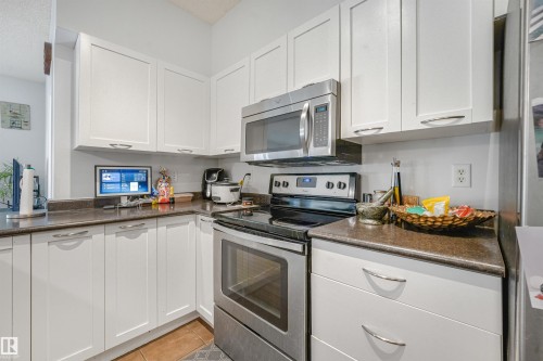 #2-208 4245 139 Av Nw, Edmonton, AB - Indoor Photo Showing Kitchen