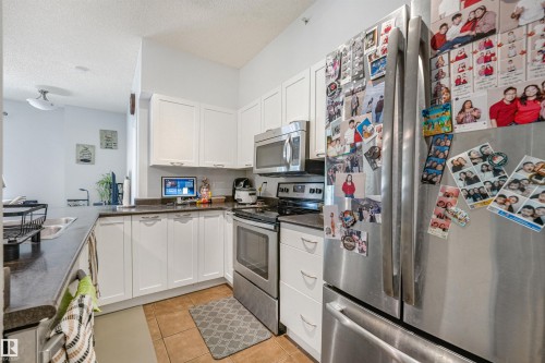 #2-208 4245 139 Av Nw, Edmonton, AB - Indoor Photo Showing Kitchen