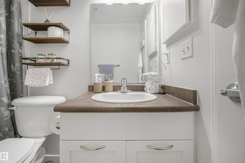 #2-208 4245 139 Av Nw, Edmonton, AB - Indoor Photo Showing Bathroom
