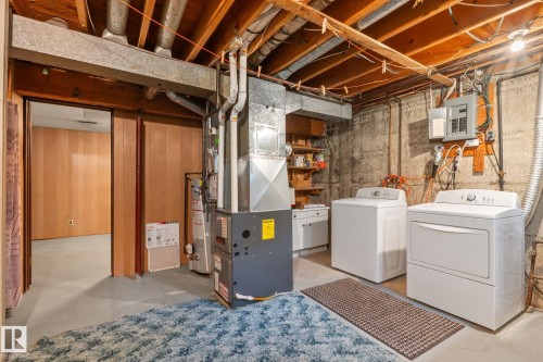 Dedicated laundry area with a washer and dryer - 152 Woodstock Nw, Edmonton, AB - Indoor Photo Showing Laundry Room