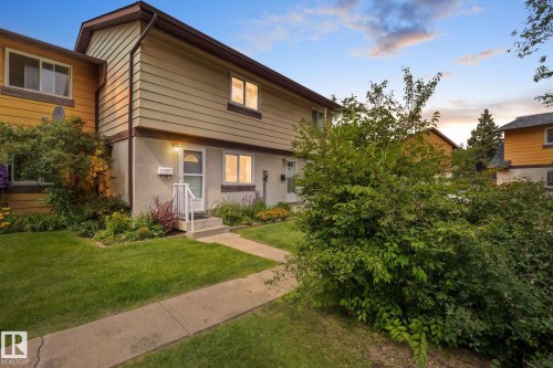 Two-story exterior with horizontal siding and stucco accents - 152 Woodstock Nw, Edmonton, AB - Outdoor