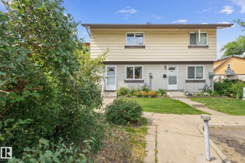 Two-story exterior with horizontal siding and a stucco finish - 152 Woodstock Nw, Edmonton, AB - Outdoor