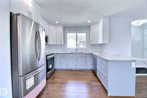 14732 32 Street Nw, Edmonton, AB - Indoor Photo Showing Kitchen With Upgraded Kitchen