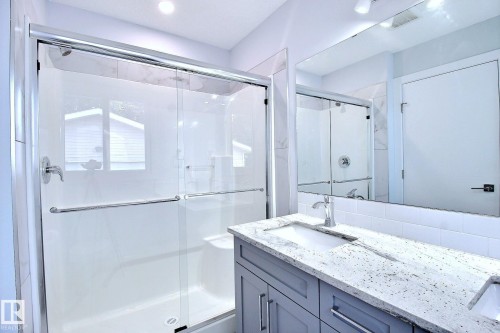 14732 32 Street Nw, Edmonton, AB - Indoor Photo Showing Bathroom