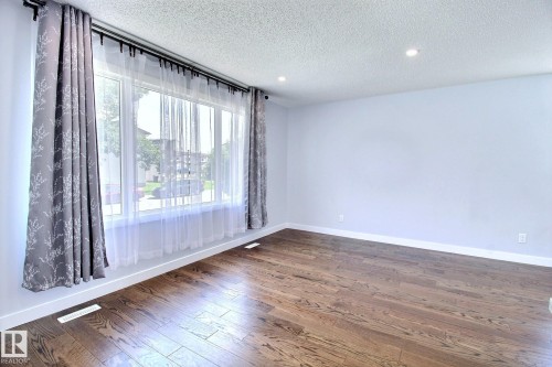 14732 32 Street Nw, Edmonton, AB - Indoor Photo Showing Other Room