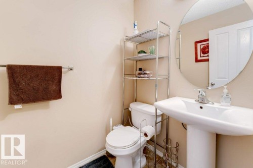 2912 15 Street Nw, Edmonton, AB - Indoor Photo Showing Bathroom