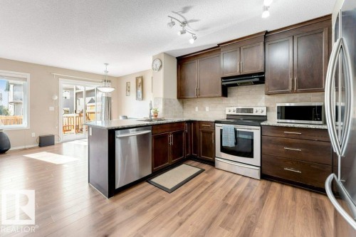 2912 15 Street Nw, Edmonton, AB - Indoor Photo Showing Kitchen