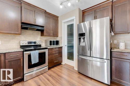 2912 15 Street Nw, Edmonton, AB - Indoor Photo Showing Kitchen