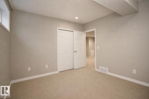 Neutral-toned walls and carpeted flooring - 7274 Morgan Road Nw, Edmonton, AB - Indoor Photo Showing Other Room