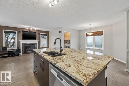 Kitchen - 1086 Grantham Drive Nw, Edmonton, AB - Indoor Photo Showing Kitchen With Double Sink With Upgraded Kitchen