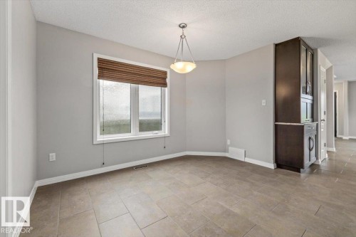 Empty room - 1086 Grantham Drive Nw, Edmonton, AB - Indoor Photo Showing Other Room