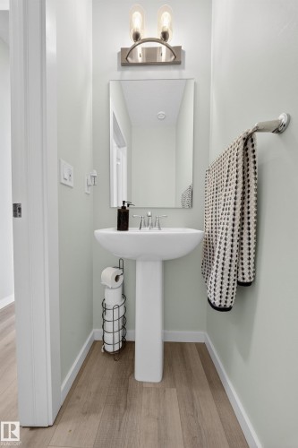 1575 Plum Circle Circle Sw, Edmonton, AB - Indoor Photo Showing Bathroom