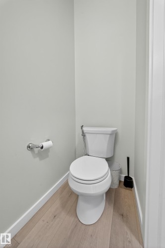 1575 Plum Circle Circle Sw, Edmonton, AB - Indoor Photo Showing Bathroom