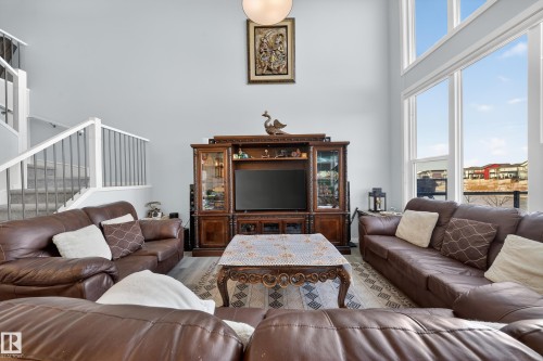 1575 Plum Circle Circle Sw, Edmonton, AB - Indoor Photo Showing Living Room