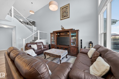 1575 Plum Circle Circle Sw, Edmonton, AB - Indoor Photo Showing Living Room