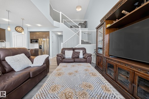 1575 Plum Circle Circle Sw, Edmonton, AB - Indoor Photo Showing Living Room