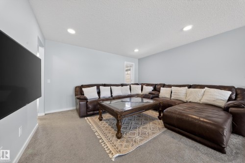 1575 Plum Circle Circle Sw, Edmonton, AB - Indoor Photo Showing Living Room