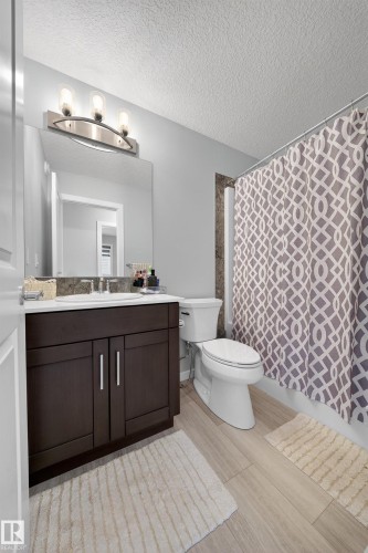 1575 Plum Circle Circle Sw, Edmonton, AB - Indoor Photo Showing Bathroom