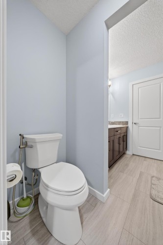 1575 Plum Circle Circle Sw, Edmonton, AB - Indoor Photo Showing Bathroom