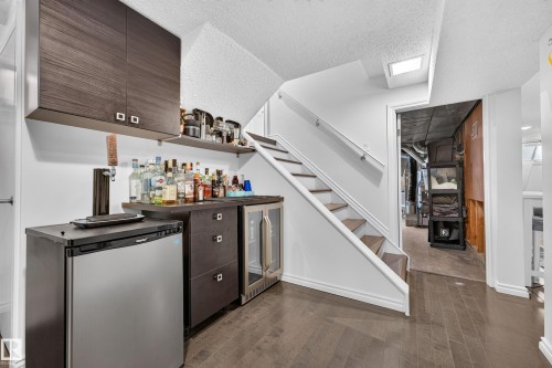 14804 95 Avenue Nw, Edmonton, AB - Indoor