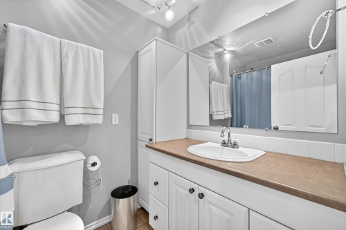 14804 95 Avenue Nw, Edmonton, AB - Indoor Photo Showing Bathroom