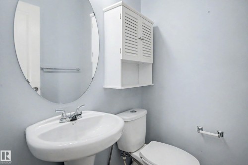 #47 13825 155 Av Nw, Edmonton, AB - Indoor Photo Showing Bathroom