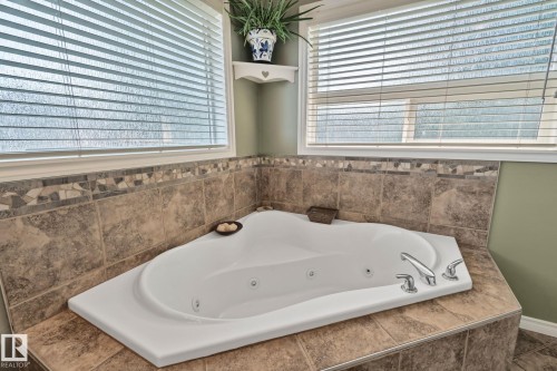 9 Landon Drive, Spruce Grove, AB - Indoor Photo Showing Bathroom