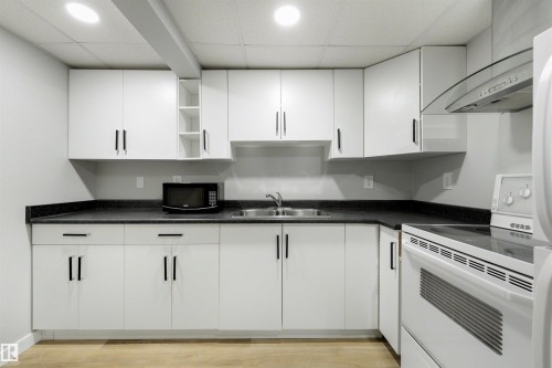 #43 3311 58 St Nw, Edmonton, AB - Indoor Photo Showing Other Room