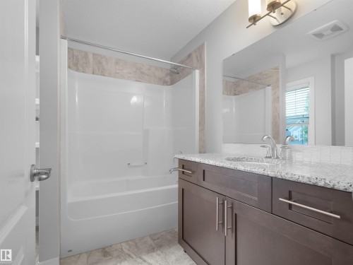 428 Simpkins Link, Leduc, AB - Indoor Photo Showing Bathroom