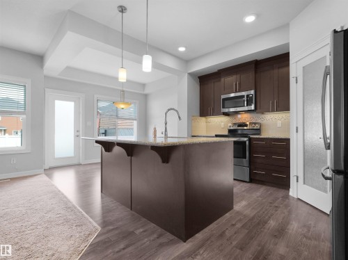 428 Simpkins Link, Leduc, AB - Indoor Photo Showing Kitchen With Upgraded Kitchen
