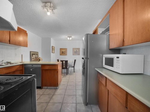 #701 11710 100 Av Nw, Edmonton, AB - Indoor Photo Showing Kitchen