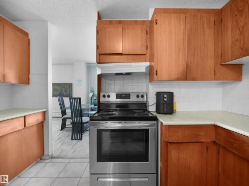 #701 11710 100 Av Nw, Edmonton, AB - Indoor Photo Showing Kitchen
