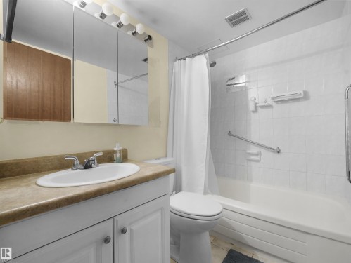 #701 11710 100 Av Nw, Edmonton, AB - Indoor Photo Showing Bathroom