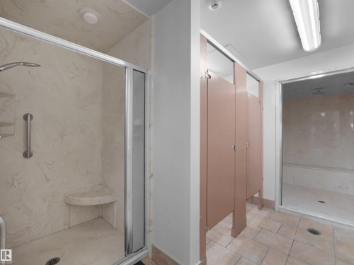 #701 11710 100 Av Nw, Edmonton, AB - Indoor Photo Showing Bathroom