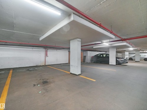 #701 11710 100 Av Nw, Edmonton, AB - Indoor Photo Showing Garage