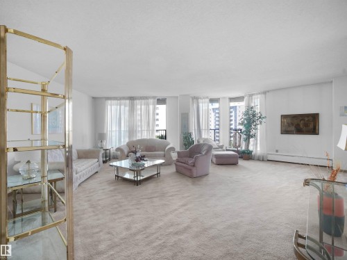 #701 11710 100 Av Nw, Edmonton, AB - Indoor Photo Showing Living Room